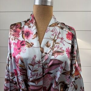 Victoria's Secret Short Robe Womens XS/S  Flowered  Satin Belted Kimono Lingerie